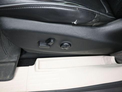 Used 2017 Chrysler Pacifica Platinum image 10