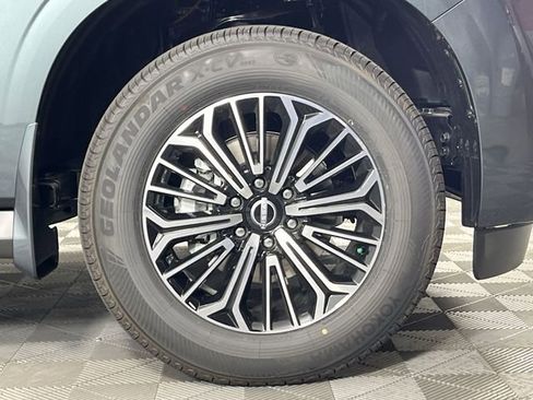 New 2026 Nissan Armada SL w/ Captain's Chari Seat Package image 10