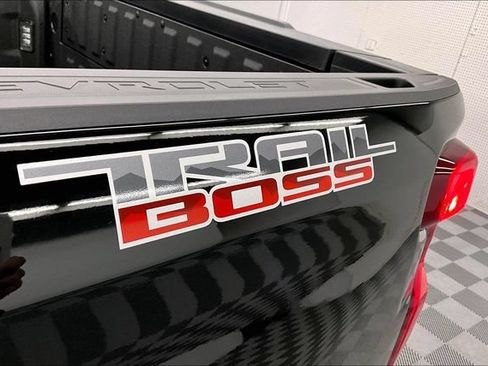 Used 2026 Chevrolet Silverado 1500 LT Trail Boss w/ LT Trail Boss Premium Package AWD/4WD image 37