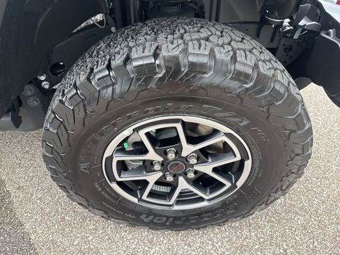 Used 2026 Jeep Wrangler Unlimited Rubicon AWD/4WD image 13