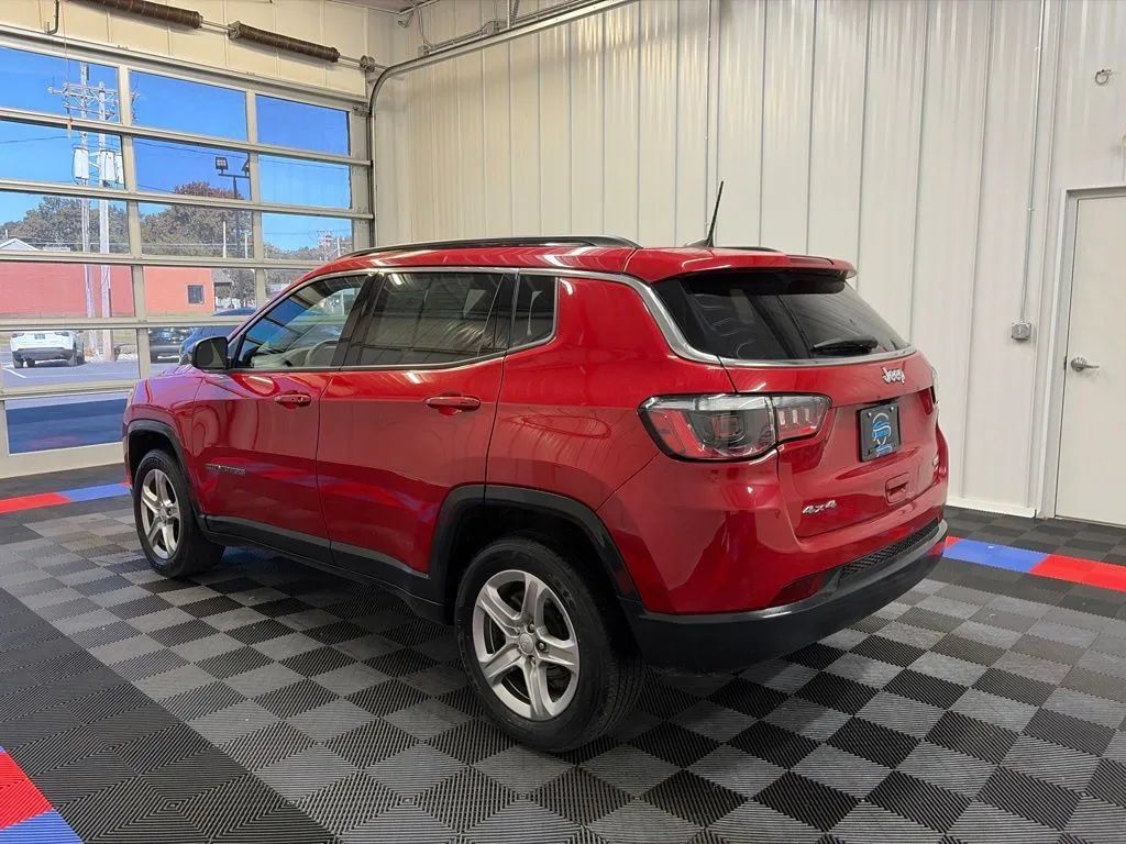 Used 2023 Jeep Compass Latitude w/ Convenience Group AWD/4WD image 6