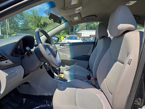 Used 2017 Hyundai Accent SE FWD image 20
