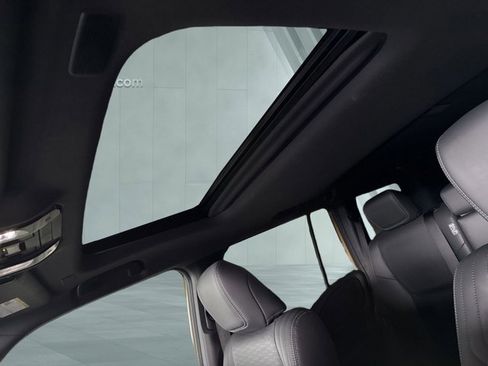 Used 2025 Toyota Land Cruiser image 24