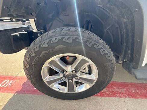 Used 2020 Jeep Wrangler Unlimited Sahara AWD/4WD image 8