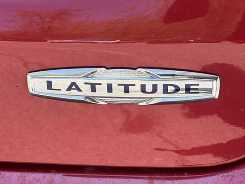 Used 2018 Jeep Compass Latitude w/ Popular Equipment Group AWD/4WD image 11