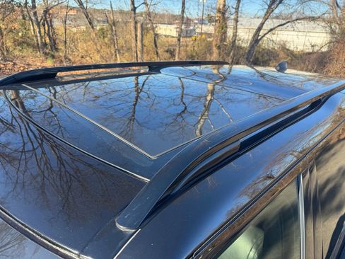 Used 2017 Land Rover Discovery HSE image 16