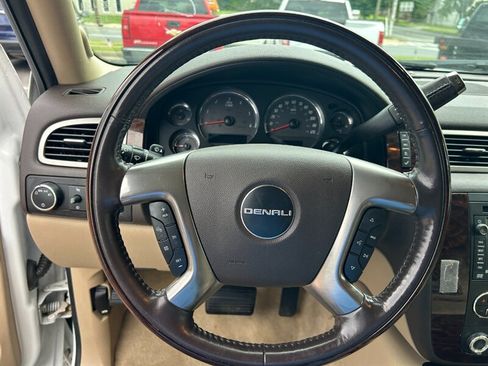 Used 2007 GMC Yukon XL Denali AWD/4WD image 21