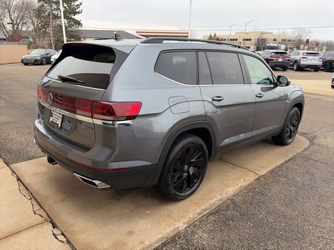 Certified 2025 Volkswagen Atlas SE w/ Panoramic Sunroof Package image 9