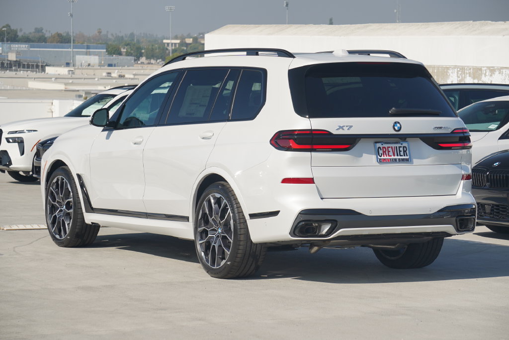 Used 2026 BMW X7 xDrive40i w/ M Sport Package AWD/4WD image 7