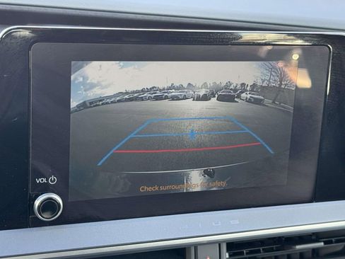 Used 2024 Toyota Prius LE image 4