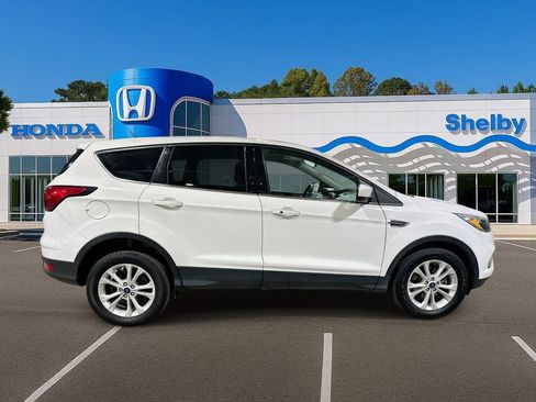 Used 2019 Ford Escape SE image 9