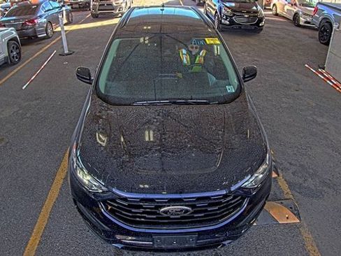 Used 2022 Ford Edge SE w/ Black Appearance Package image 12