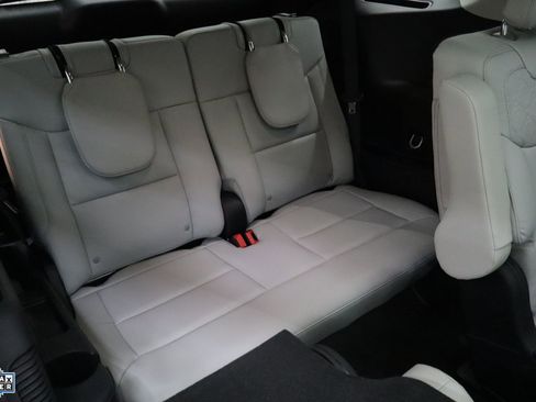 Certified 2025 Ford Explorer Platinum w/ Ultimate Package AWD/4WD image 29