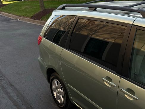 Used 2010 Toyota Sienna LE image 13