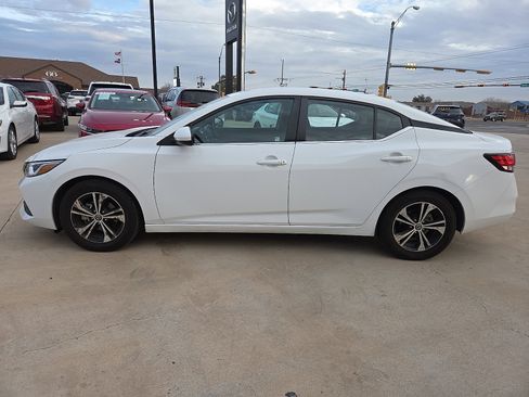 Used 2023 Nissan Sentra SV image 3