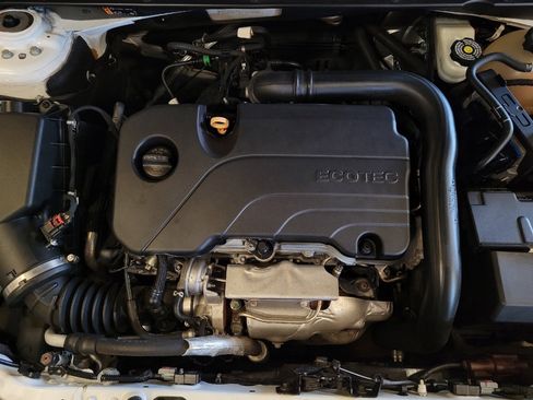 Used 2020 Chevrolet Malibu LT FWD image 30