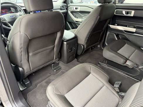 Used 2024 Ford Explorer XLT image 33