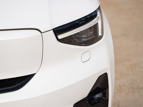 Certified 2023 Volvo C40 P8 Recharge Ultimate AWD/4WD image 3