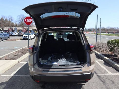Certified 2025 Nissan Rogue SV AWD/4WD image 27