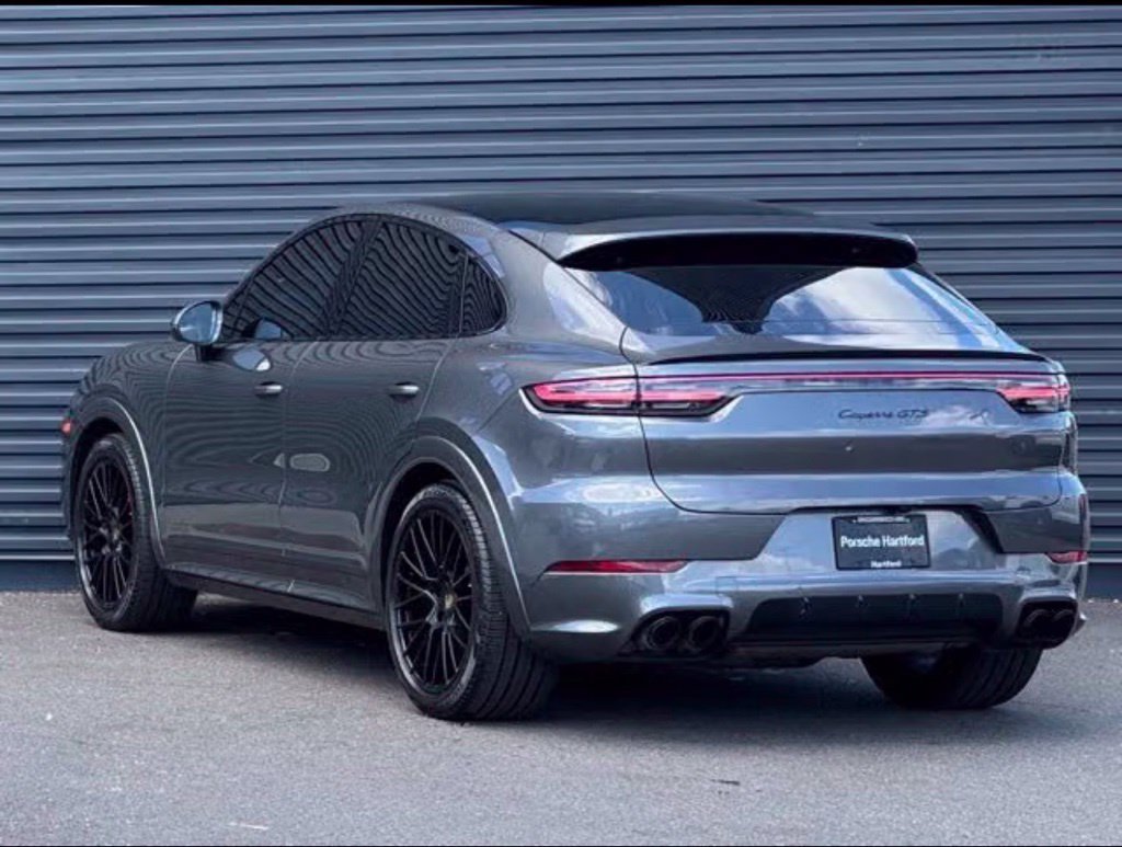 Used 2023 Porsche Cayenne GTS AWD/4WD image 3