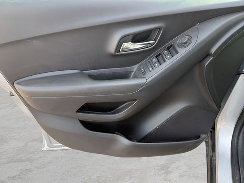 Used 2018 Chevrolet Trax LS image 10