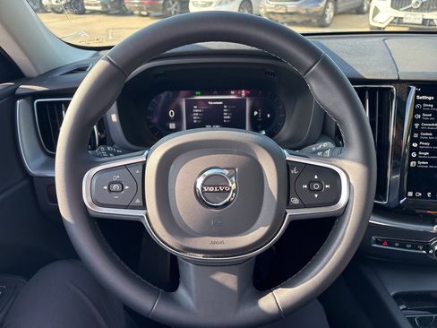 Certified 2023 Volvo XC60 B5 Core image 24