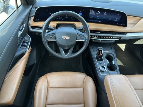 Used 2024 Cadillac XT4 Premium Luxury image 12