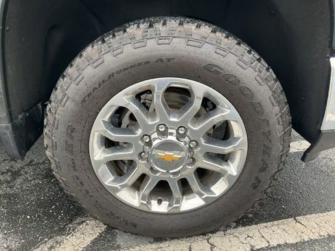 Used 2025 Chevrolet Silverado 3500 LTZ image 9