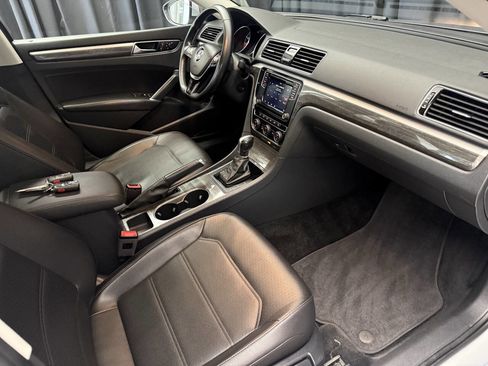 Used 2018 Volkswagen Passat 2.0T SE image 26