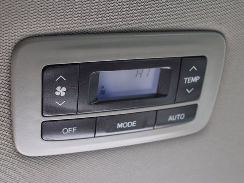 Used 2017 Toyota Sienna XLE Premium image 31