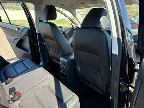 Used 2017 Volkswagen Tiguan S image 22