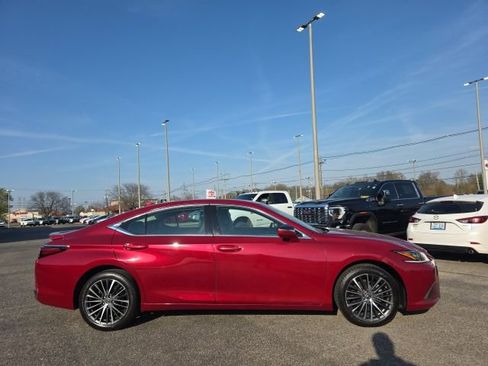Used 2023 Lexus ES 250 w/ Premium Package image 4