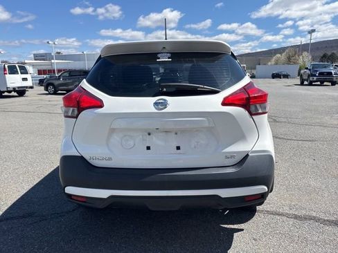 Used 2019 Nissan Kicks SR image 6