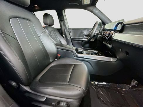 Used 2022 Mercedes-Benz GLB 250 w/ Premium Package Lite image 29