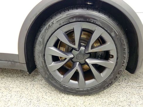 Used 2024 Tesla Model X image 9