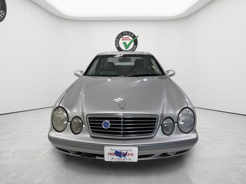 Used 1998 Mercedes-Benz CLK 320 Coupe image 8