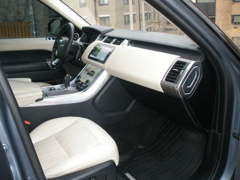 Used 2020 Land Rover Range Rover Sport HSE AWD/4WD image 34