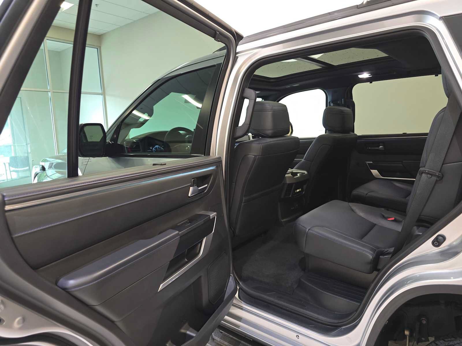 Used 2025 Toyota Sequoia Platinum w/ TRD Off-Road Package AWD/4WD image 25