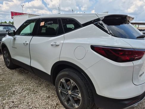 Used 2025 Chevrolet Blazer LT FWD image 2