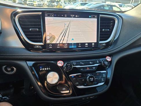 Used 2024 Chrysler Pacifica Limited FWD image 26