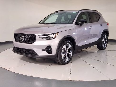 Certified 2026 Volvo XC40 B5 Plus AWD/4WD image 1