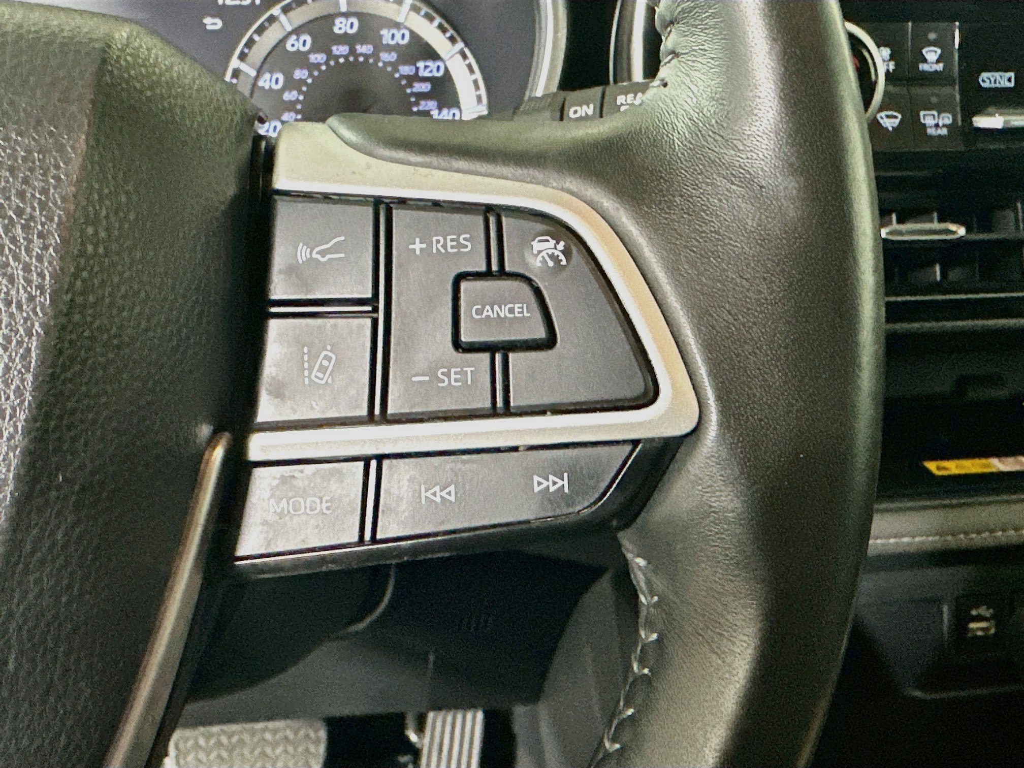 Used 2024 Toyota Highlander XSE FWD image 17