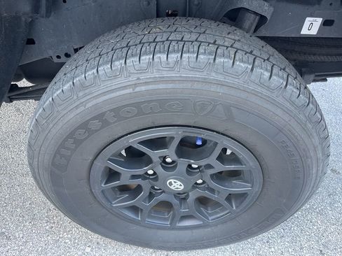 Used 2022 Toyota Tacoma SR5 w/ Technology Package image 9