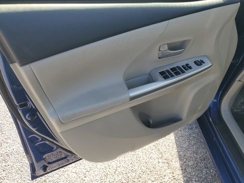 Used 2012 Toyota Prius V Five image 14