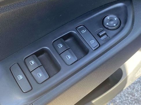 Used 2024 Hyundai Venue SEL image 14