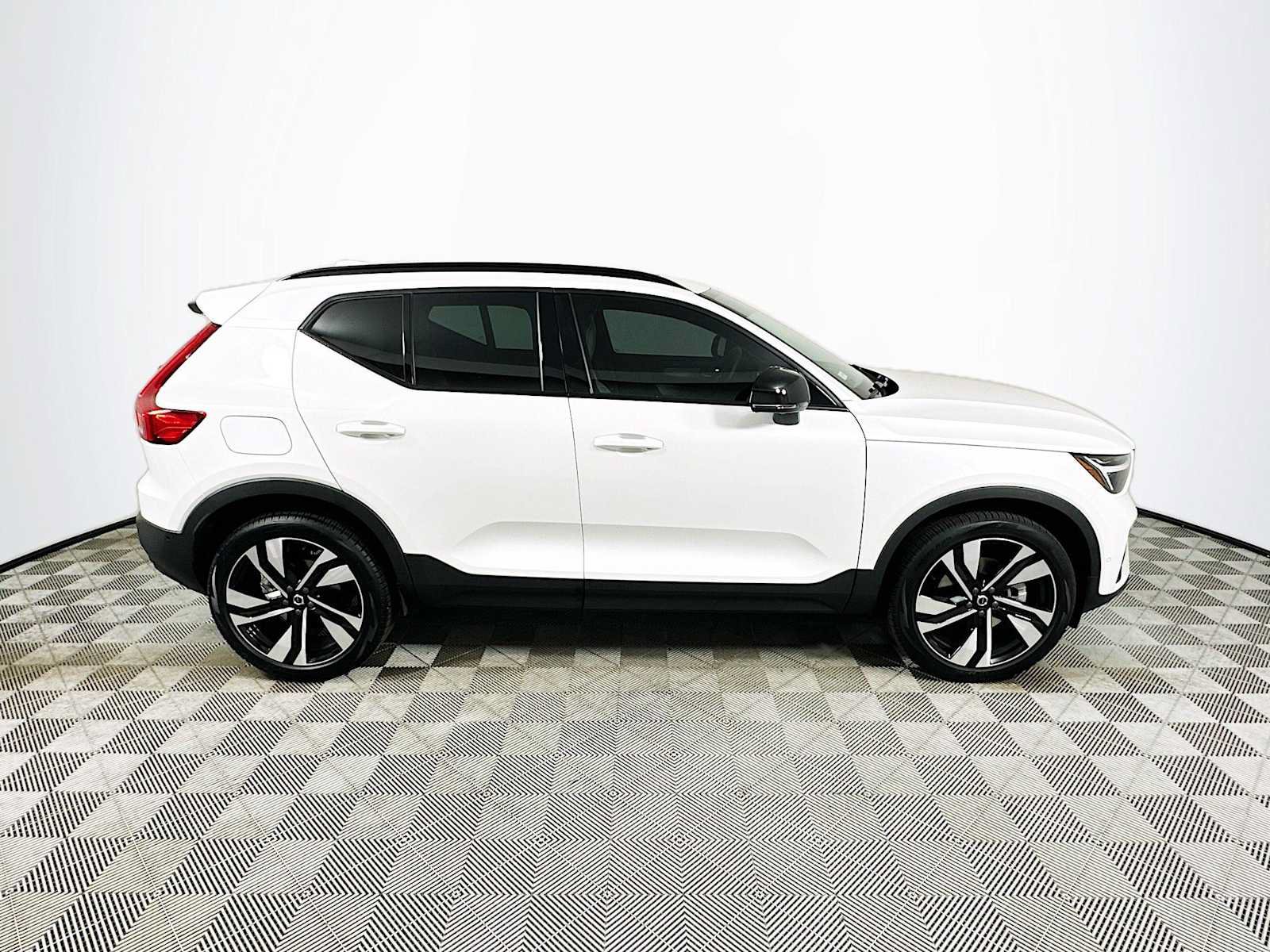 Used 2026 Volvo XC40 B5 Ultra w/ Climate Package AWD/4WD image 8