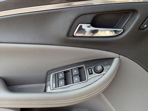 Used 2018 Chevrolet Impala LT w/ LT Convenience Package FWD image 17