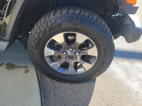 Used 2018 Jeep Wrangler Unlimited Sahara image 16