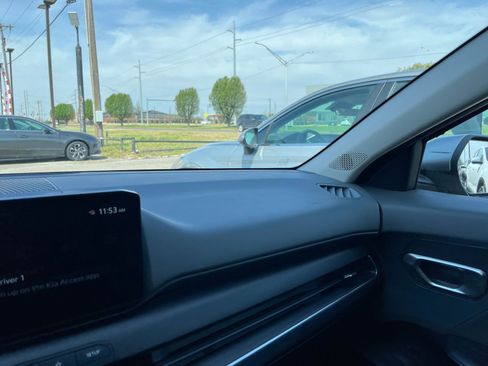 Used 2025 Kia K4 LXS image 34