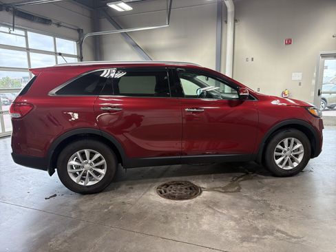 Used 2016 Kia Sorento FWD image 8